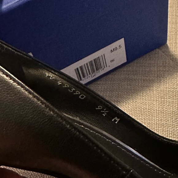 Stuart Weitzman Royal 100 Black Napa Leather Heels - Picture 4 of 11